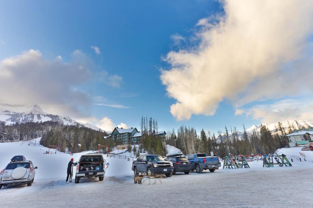 Griz Inn By Stayin Fernie Exterior photo