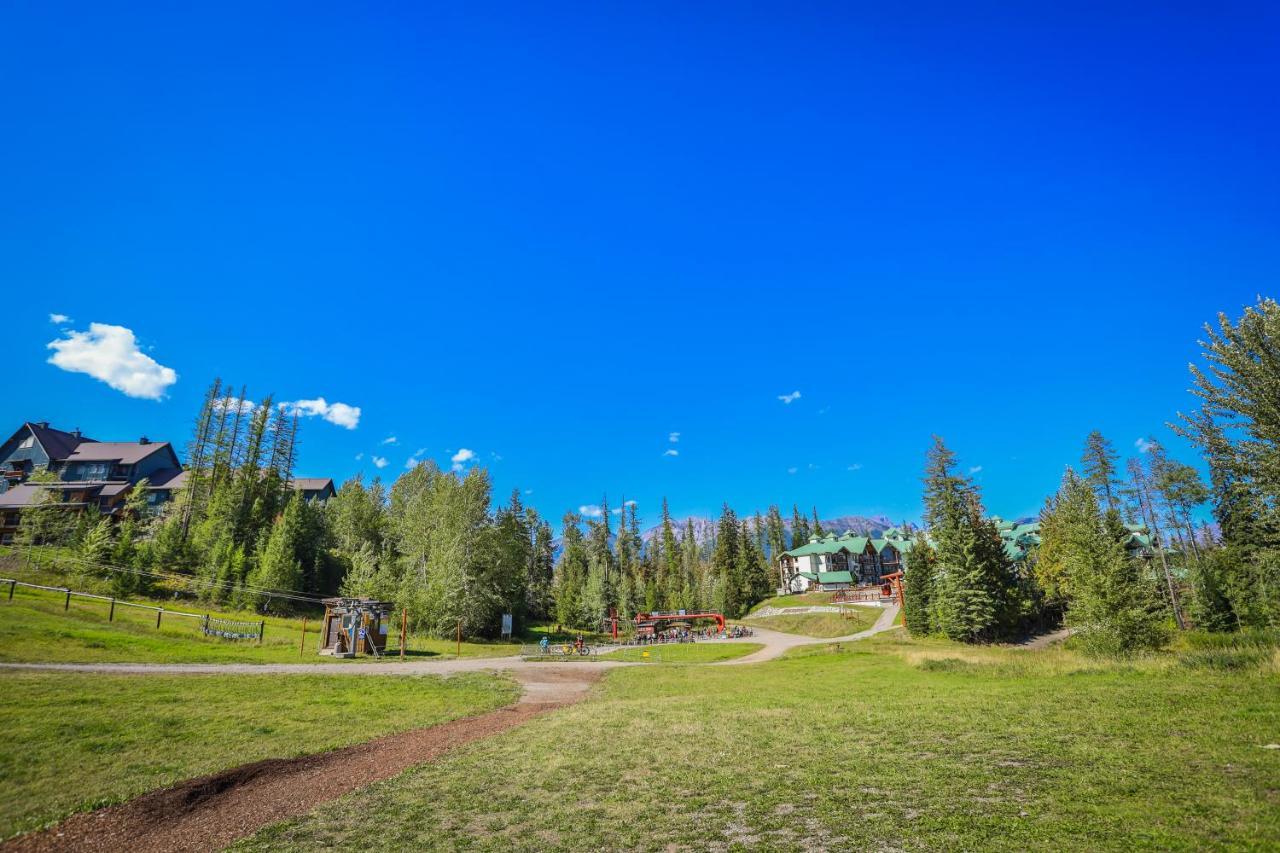 Griz Inn By Stayin Fernie Exterior photo